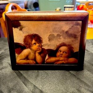 Lady’s Musical Jewelry Box